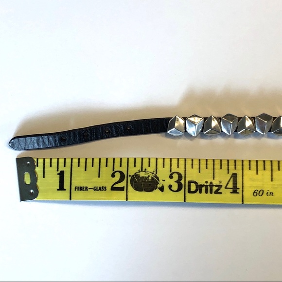 UNO de 50 Silver Rock Stud Leather Buckle Bracelet - Picture 8 of 8